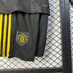 Kit Criança Alternativo Preto Manchester United 2025/2026