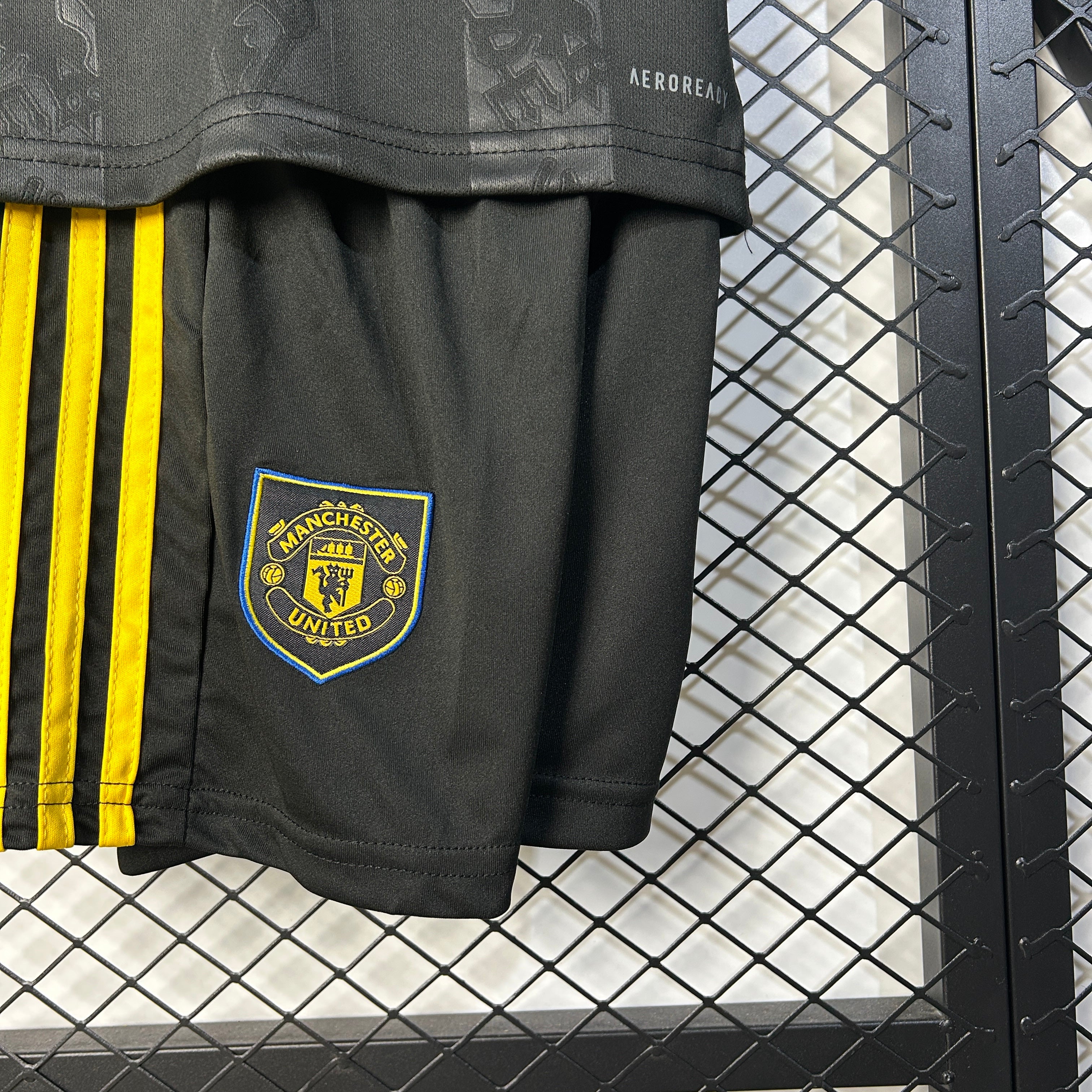 Kit Criança Alternativo Preto Manchester United 2025/2026