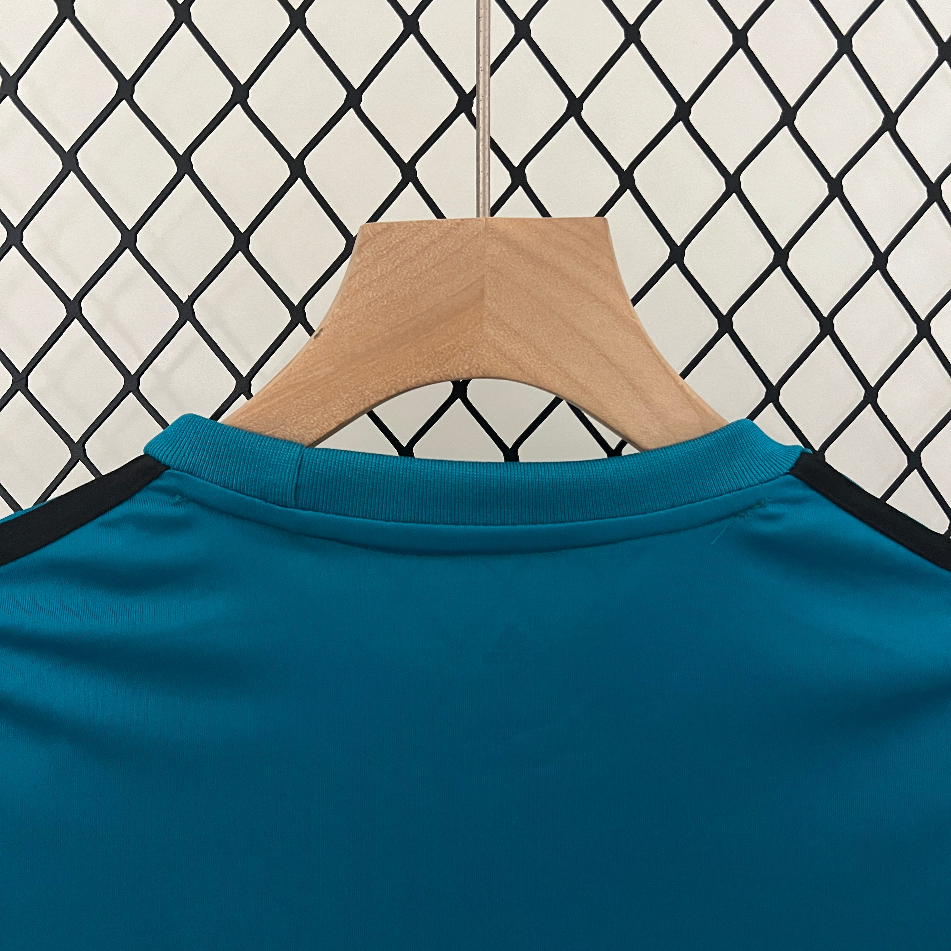 Kit Criança Retro Real Madrid 2017/2018