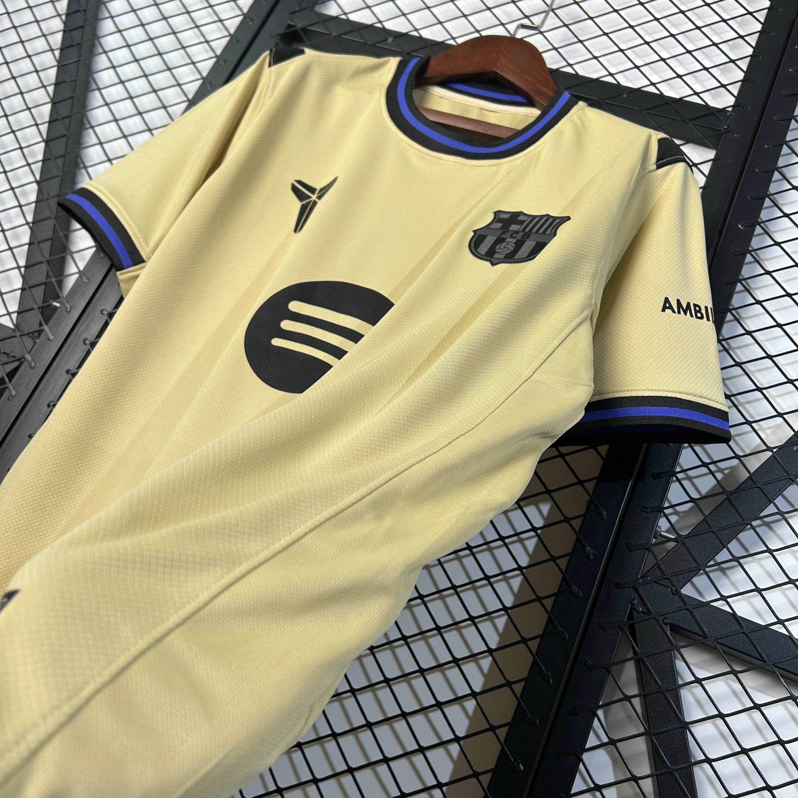 Camisola Alternativa Creme Barcelona 2025/2026