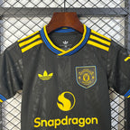Kit Criança Alternativo Preto Manchester United 2025/2026