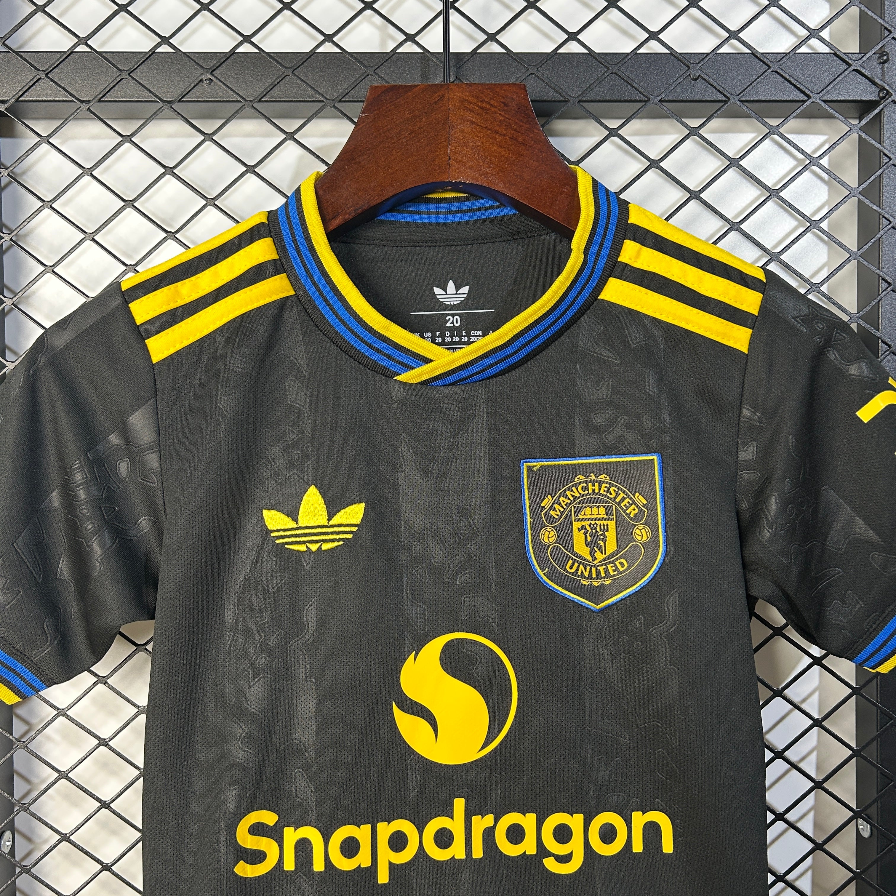 Kit Criança Alternativo Preto Manchester United 2025/2026