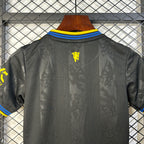 Kit Criança Alternativo Preto Manchester United 2025/2026