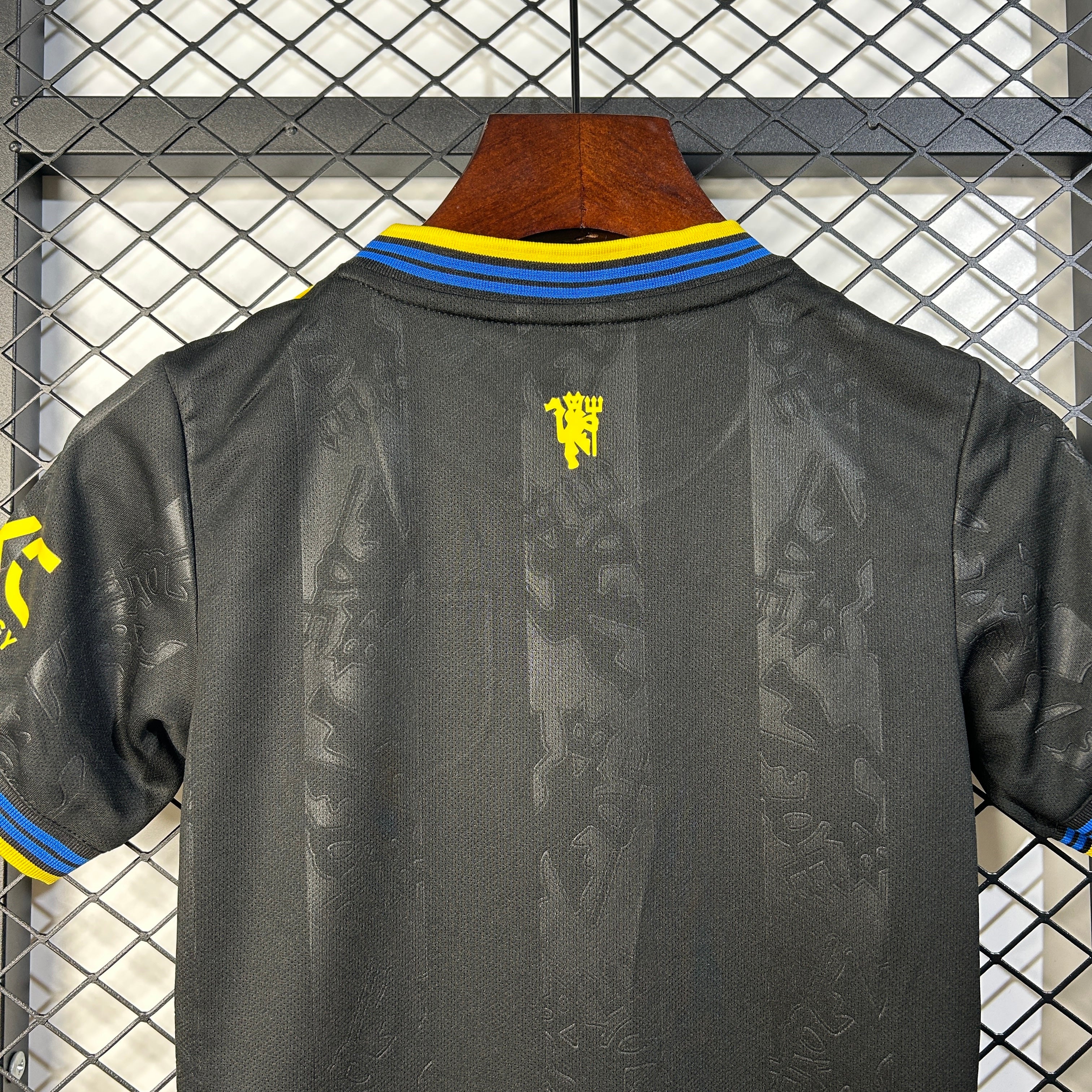 Kit Criança Alternativo Preto Manchester United 2025/2026