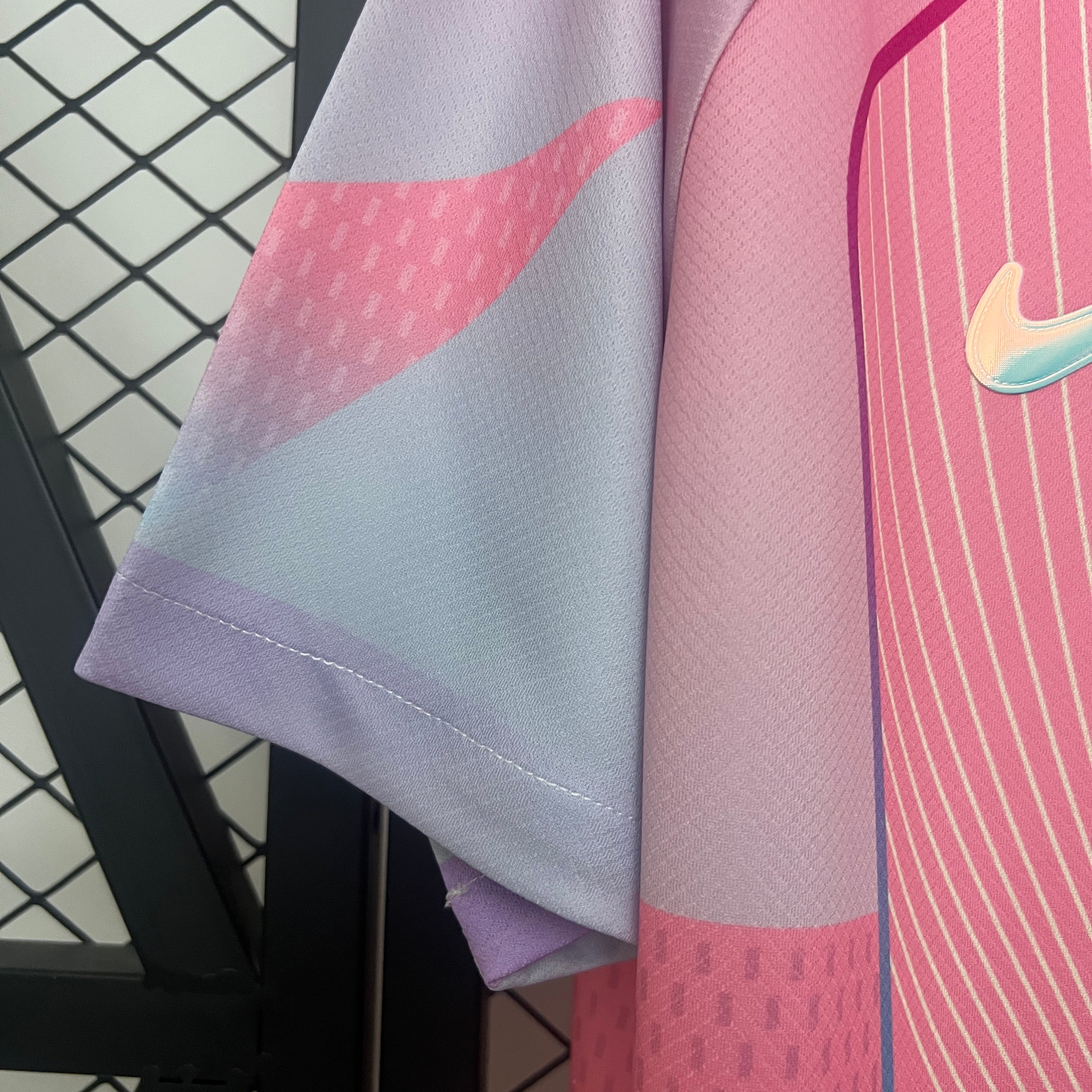 Camisola Edição Especial Rosa Barcelona 2025/2026