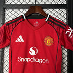 Kit Criança Principal Manchester United 2025/2026