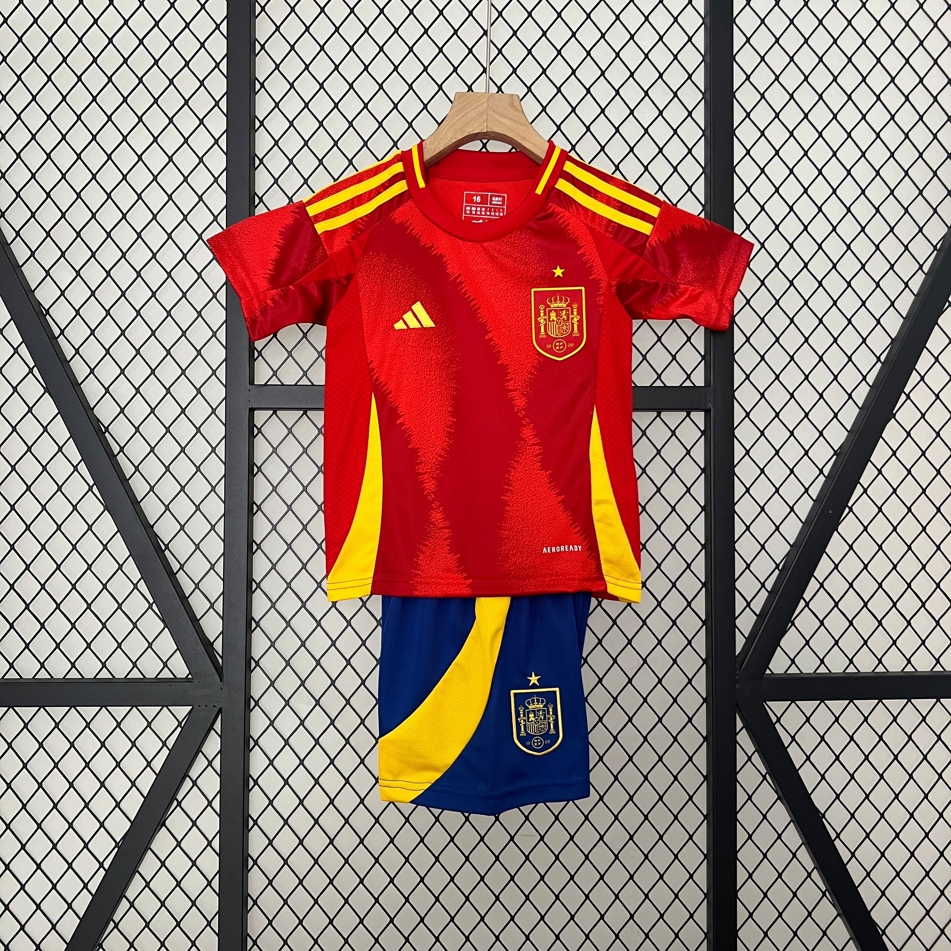Kit Criança Principal Espanha 2024
