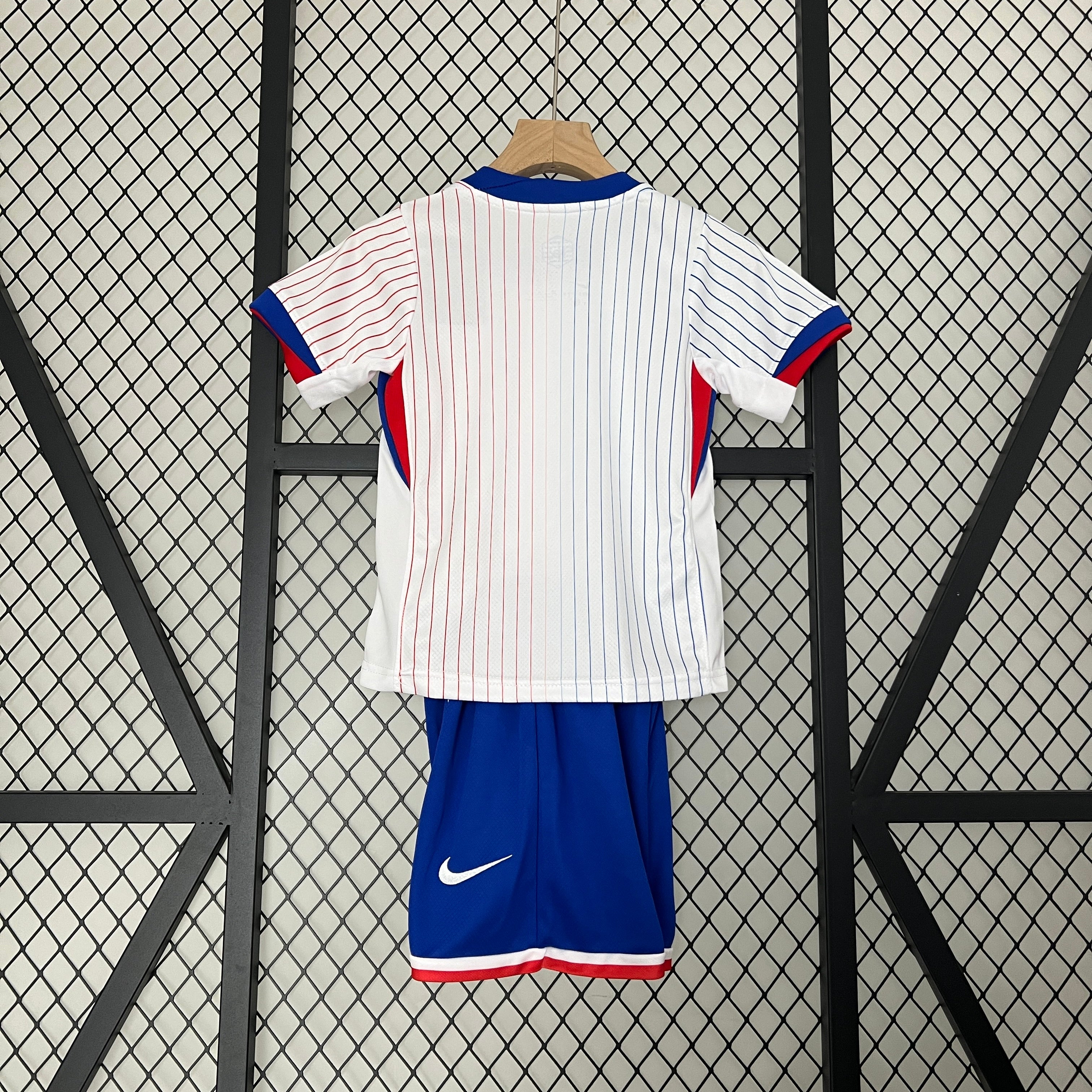 Kit Criança Alternativo França 2024