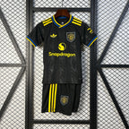 Kit Criança Alternativo Preto Manchester United 2025/2026