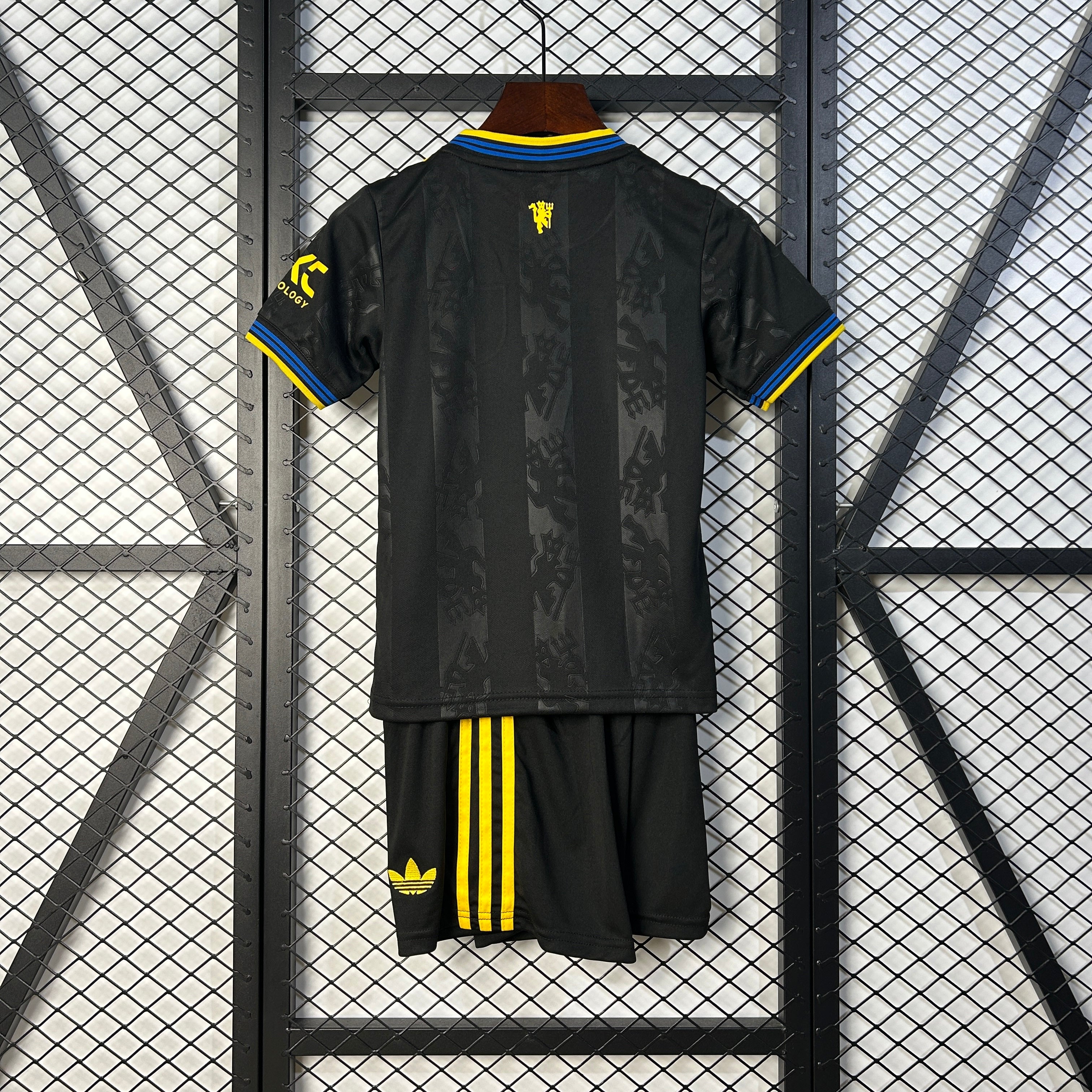 Kit Criança Alternativo Preto Manchester United 2025/2026