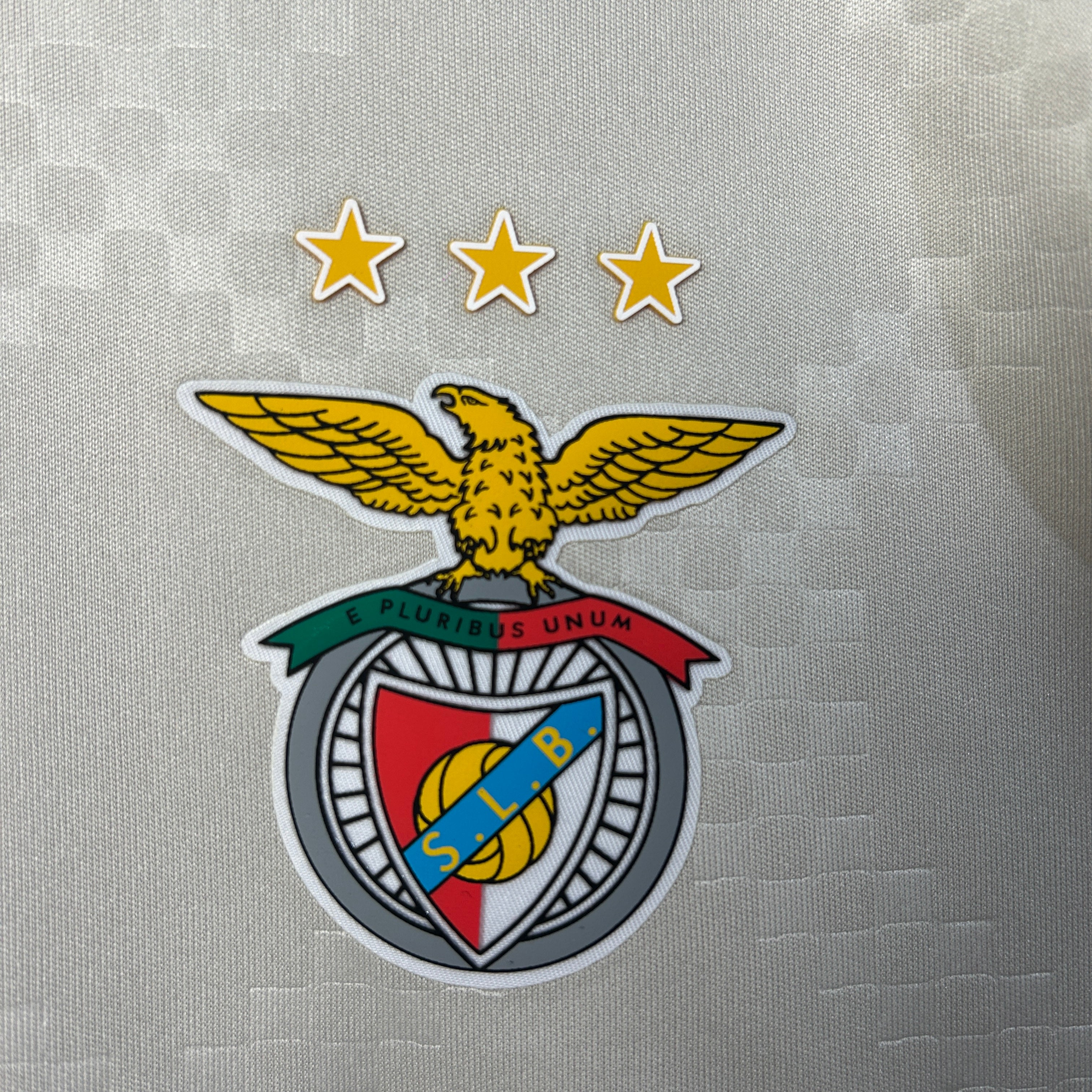 Kit Criança Alternativo Bege SL Benfica 2025/2026