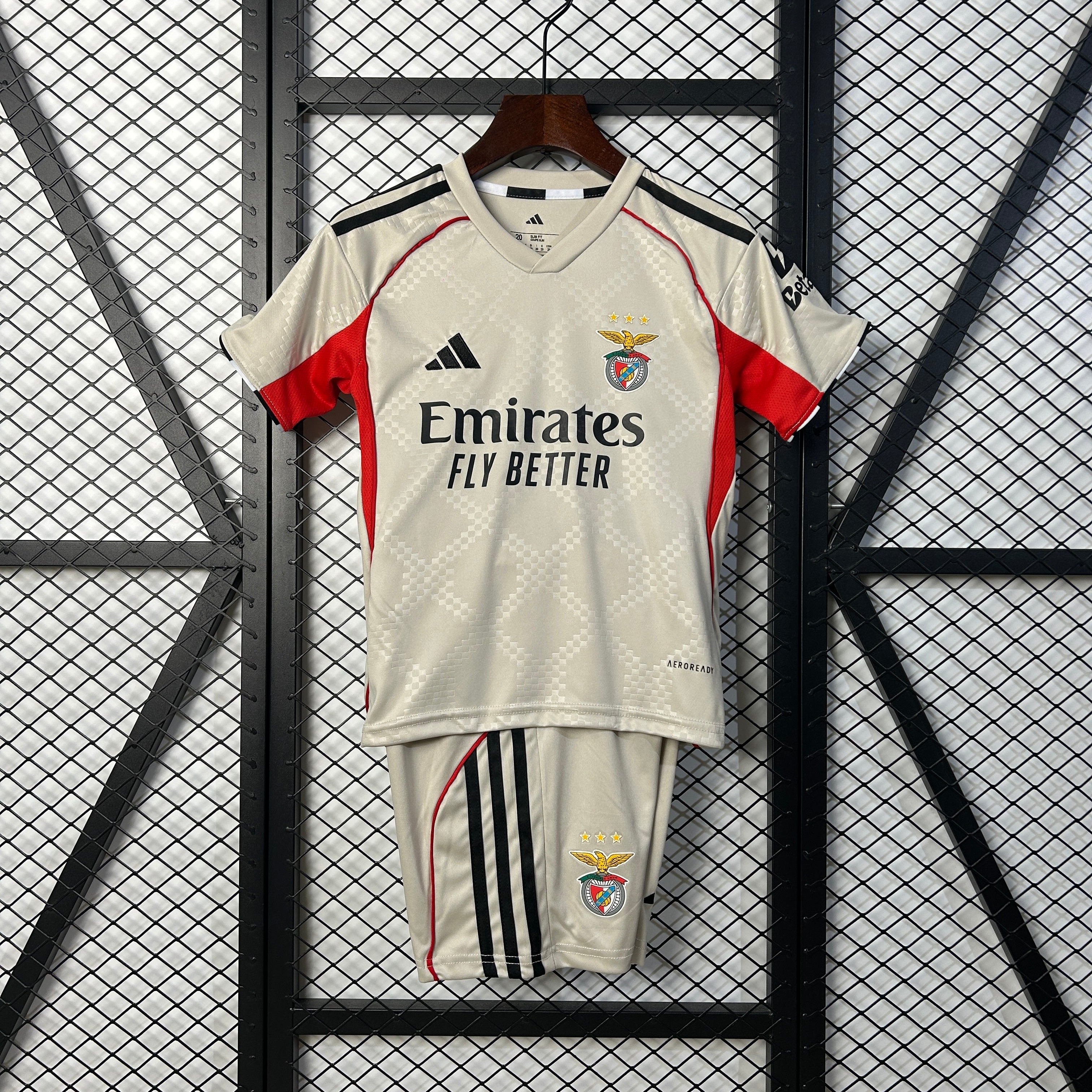 Kit Criança Alternativo Bege SL Benfica 2025/2026