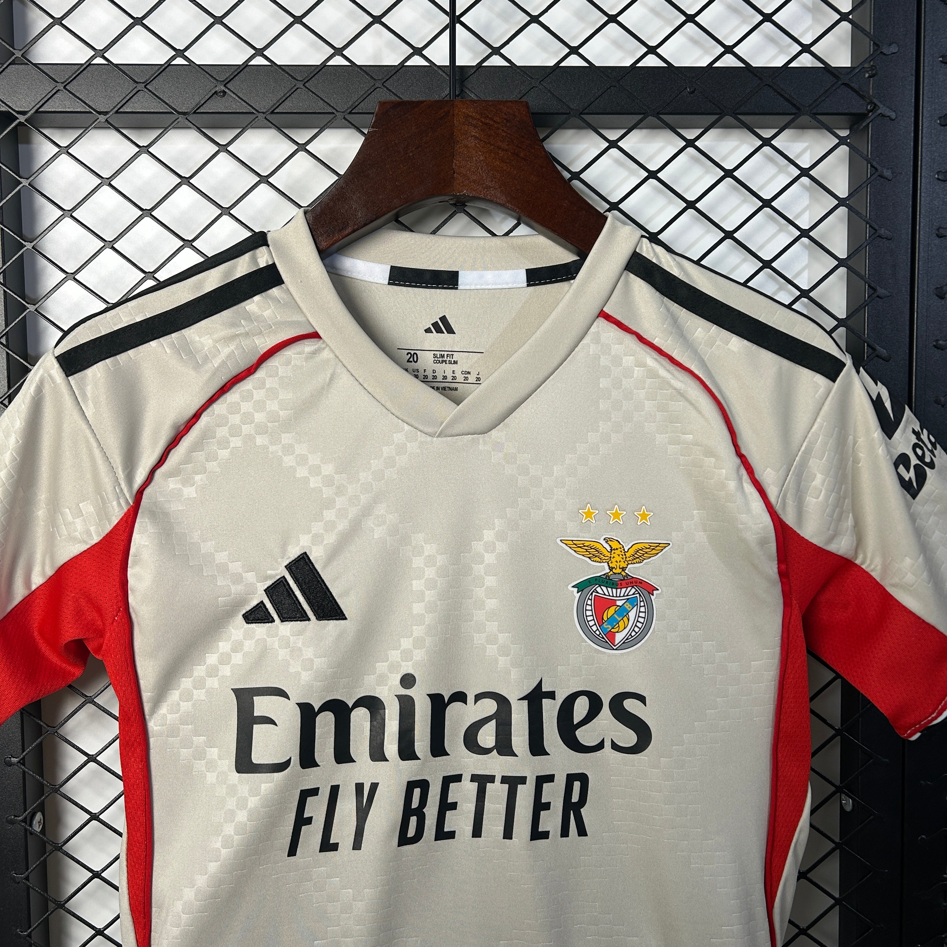 Kit Criança Alternativo Bege SL Benfica 2025/2026