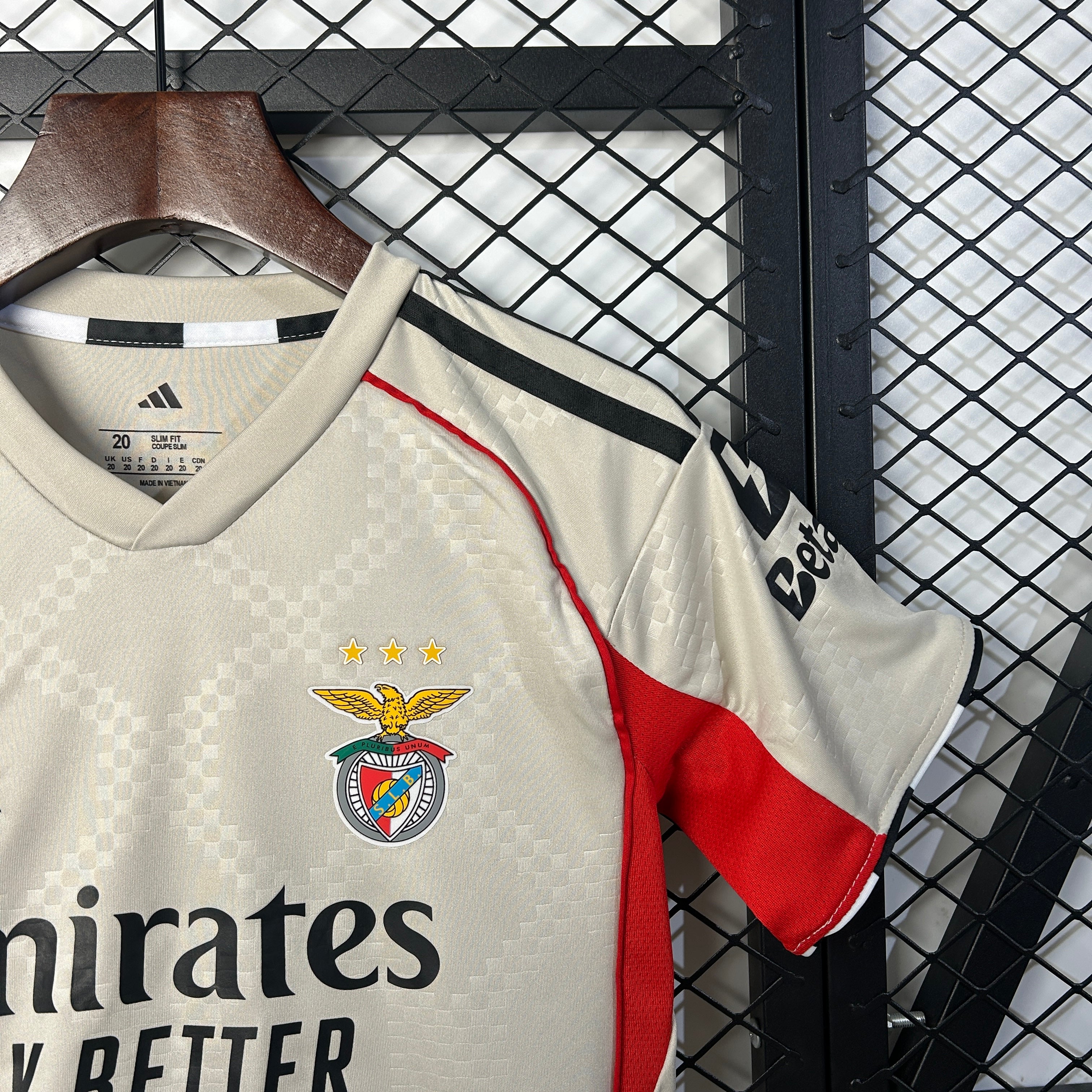Kit Criança Alternativo Bege SL Benfica 2025/2026