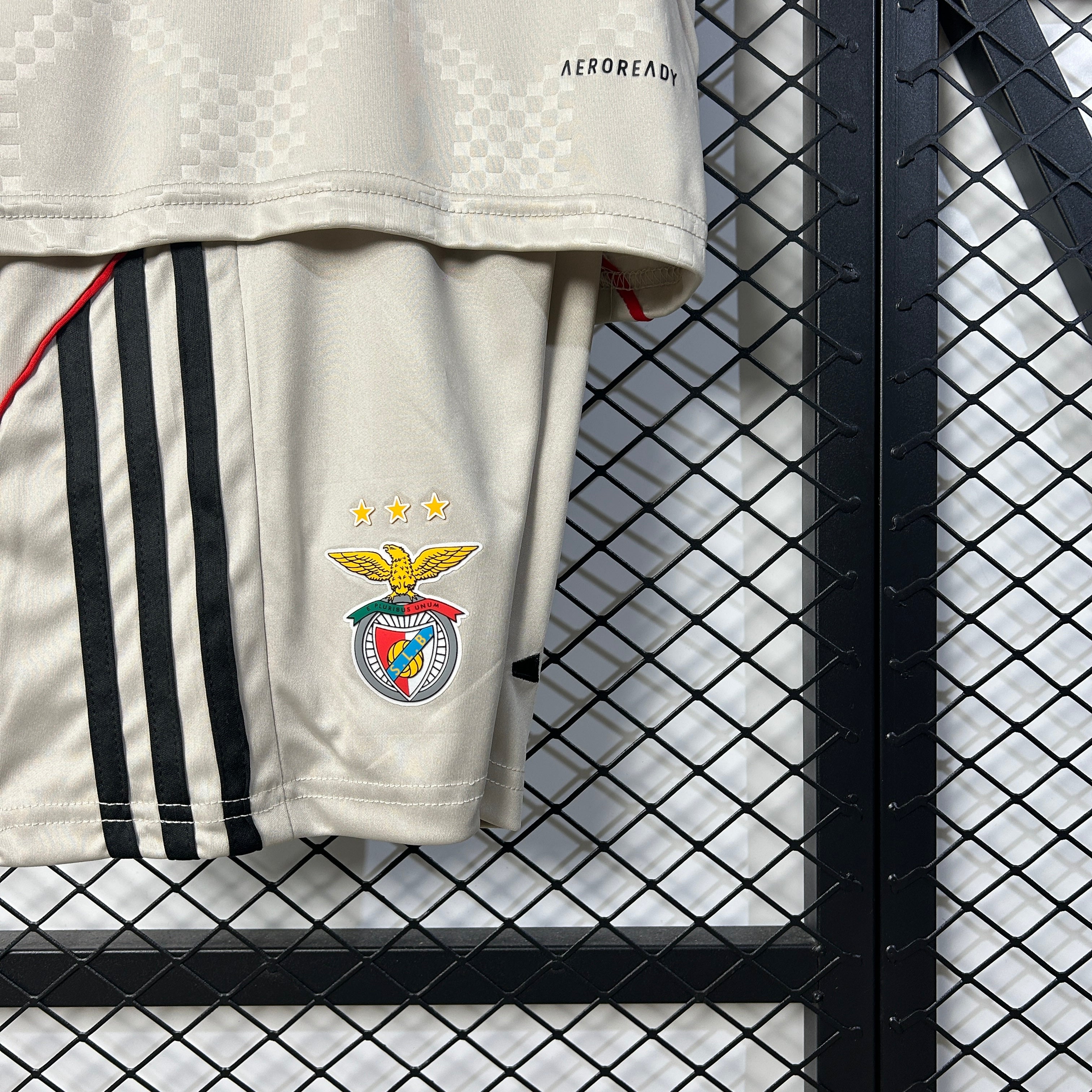 Kit Criança Alternativo Bege SL Benfica 2025/2026