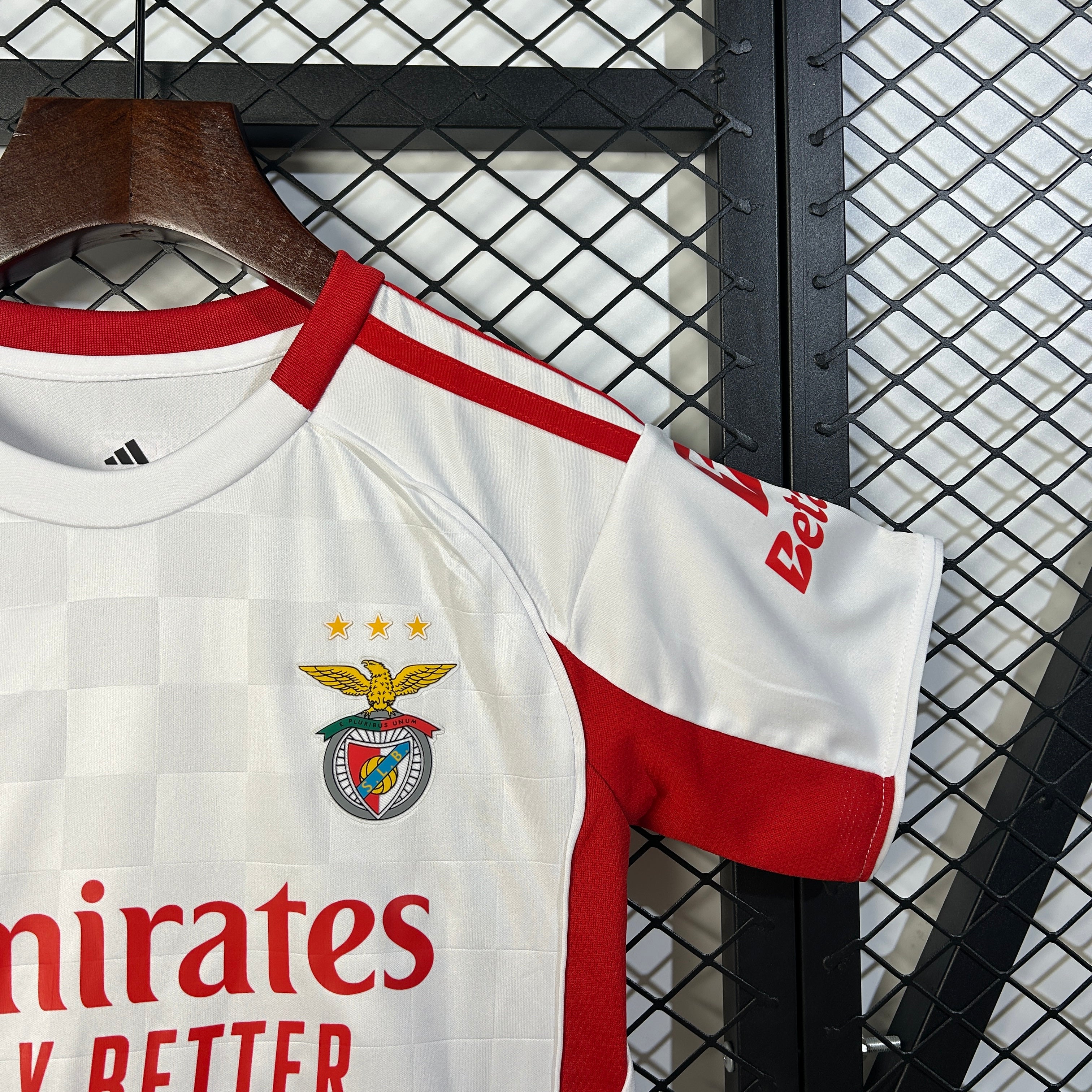 Kit Criança Alternativo Branco SL Benfica 2025/2026