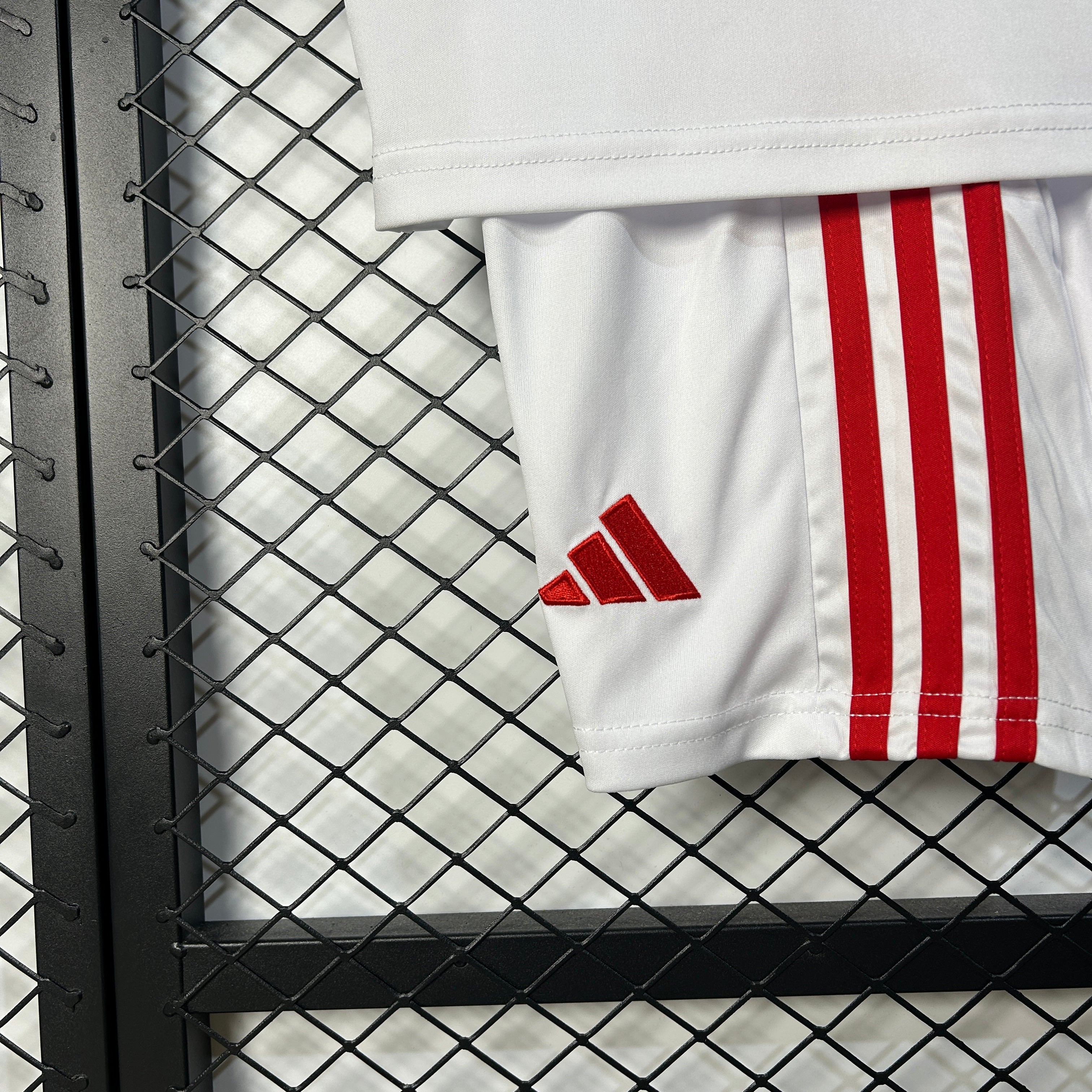 Kit Criança Alternativo Branco SL Benfica 2025/2026